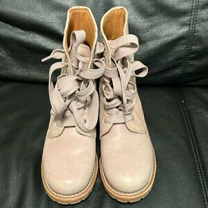 RARE Frye Sabrina 6G Lilac Pink/Cream Leather Lace Up Cute Heeled Ankle Booties